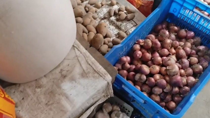 Beautiful video of a grocery store.