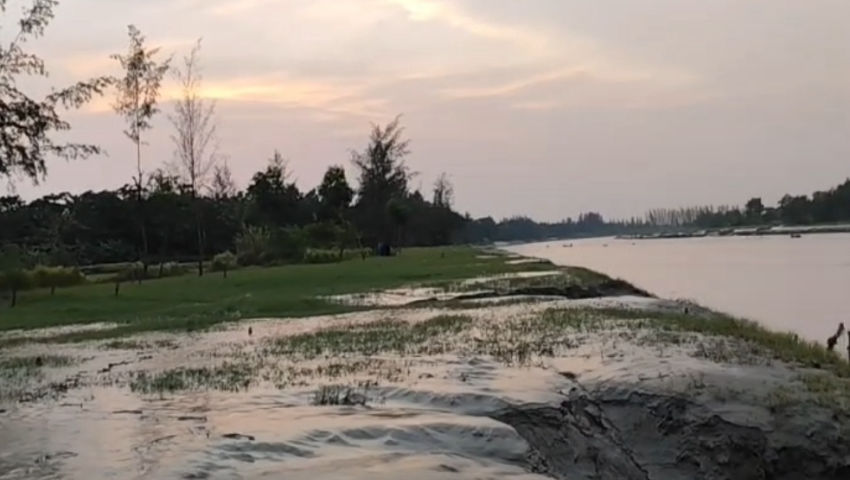 Afternoon is the moment to stroll along the river. episode artwork